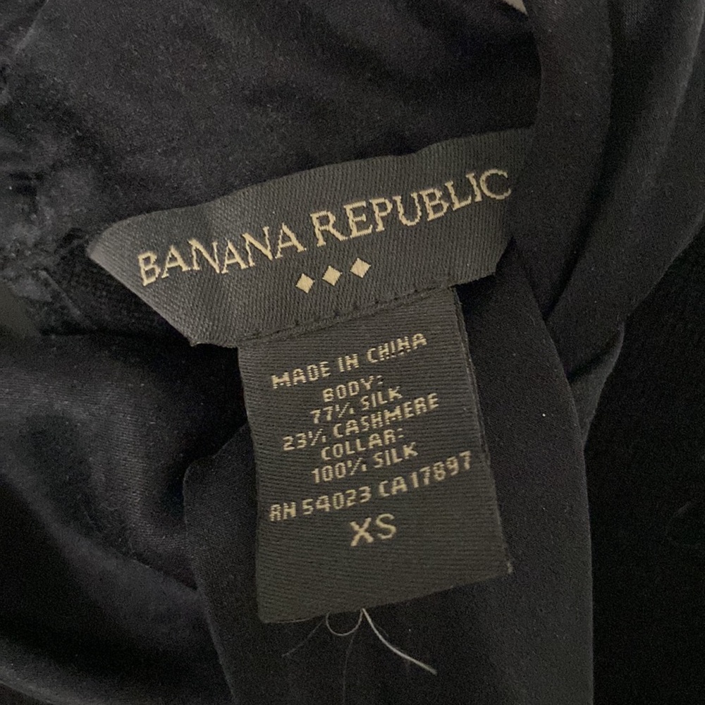 Banana Republic • Silk Cashmere • Tie Neck Sleeveless - Picture 3 of 5